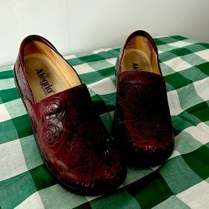 Slightly used women’s size 38 Algeria shoes.
